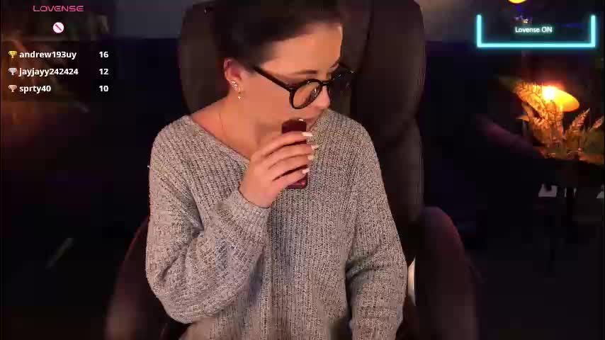 dafni_mon Cam Model Chat October 15, 2025