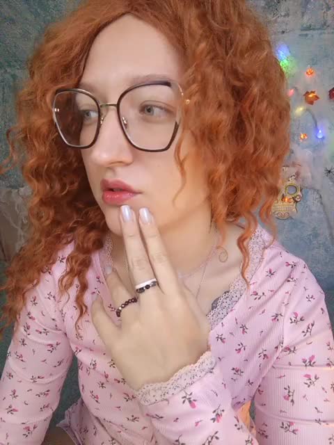 Mari_Gold Cam Model Chat October 15, 2025