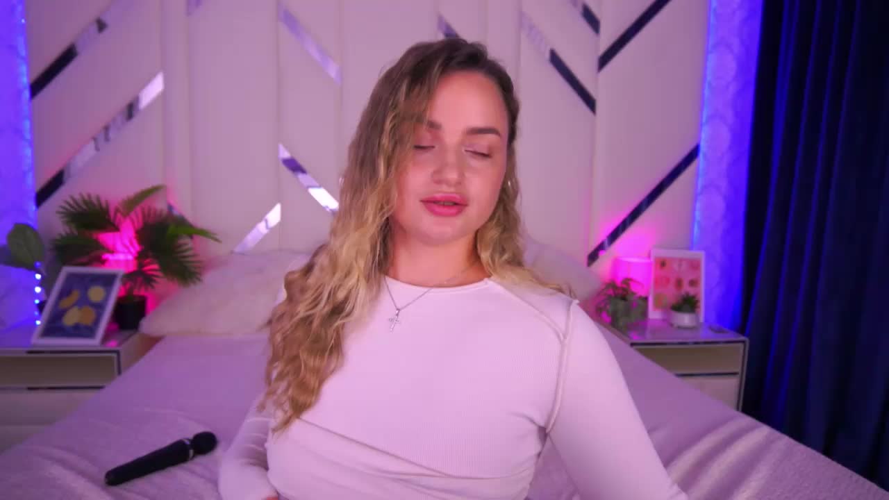 FloraGreys Cam Model Chat October 15, 2025