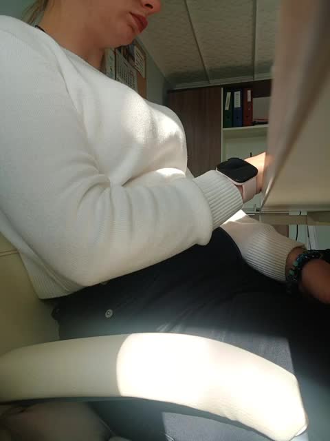 EmmiHot Cam Model Chat October 15, 2025