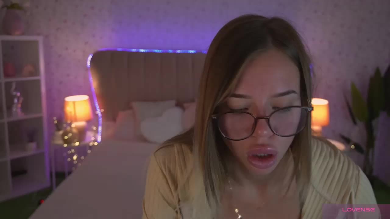 SexyIrinka Cam Model Chat October 15, 2025