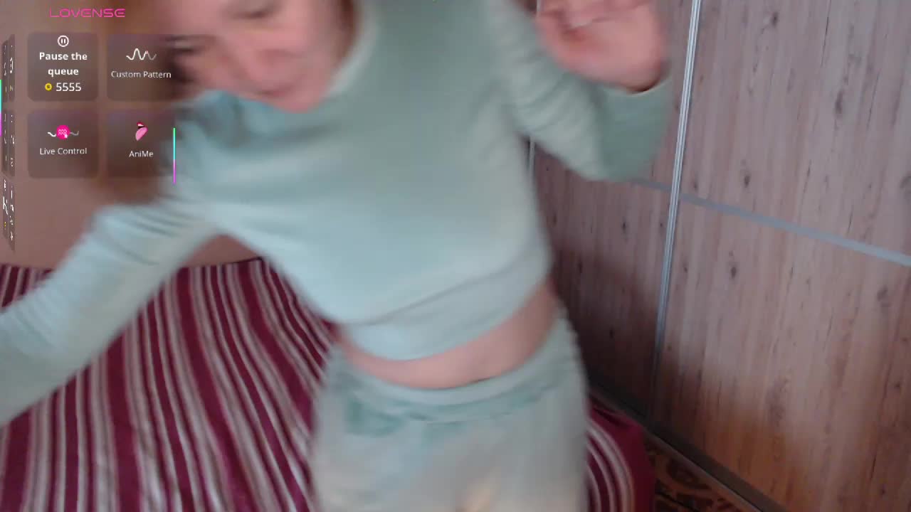 Julia99 Cam Model Chat October 15, 2025