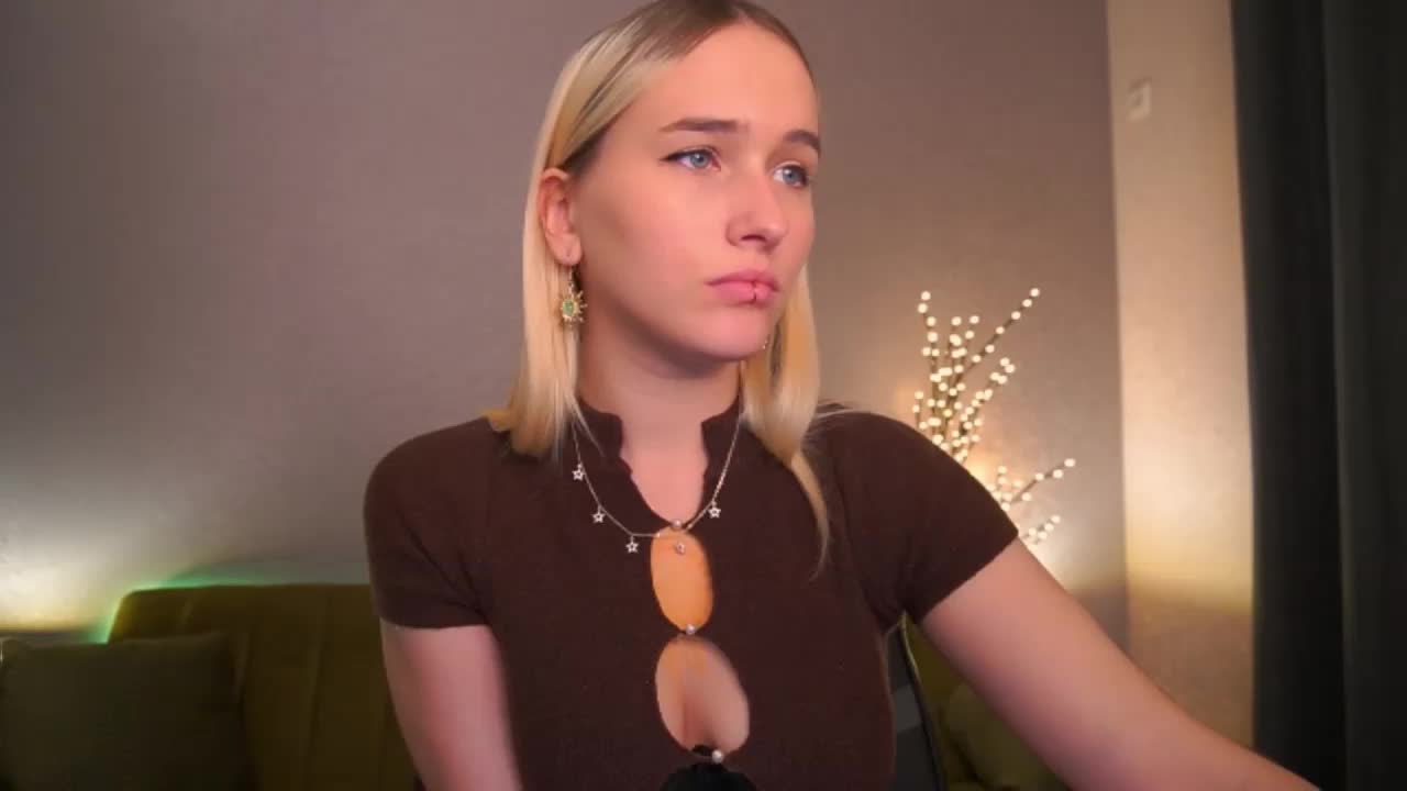 LilElfie Cam Model Chat October 15, 2025