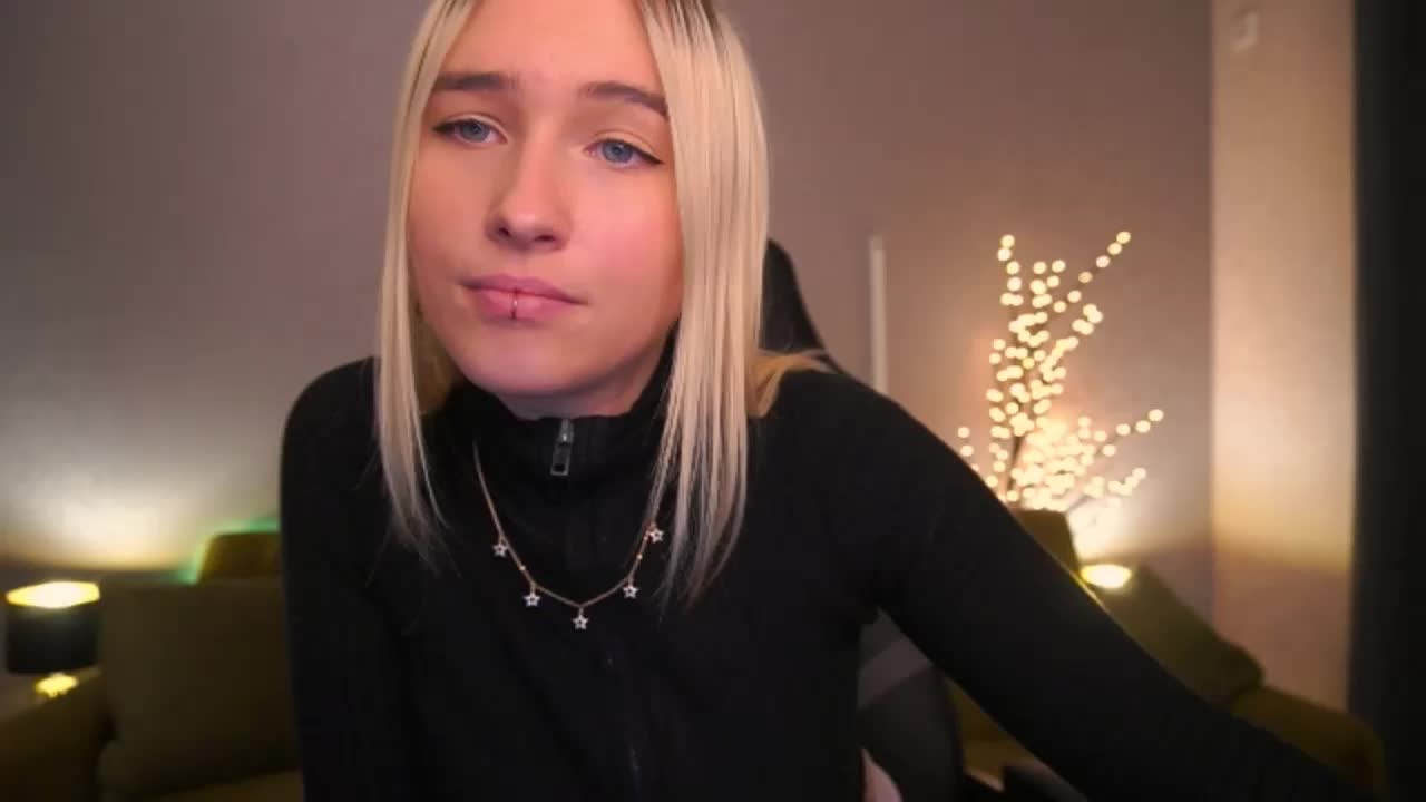 LilElfie Cam Model Chat October 15, 2025