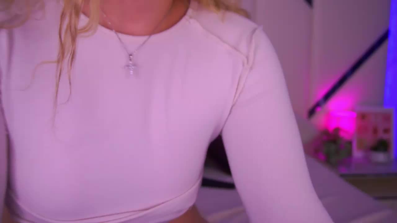 FloraGreys Cam Model Chat October 15, 2025