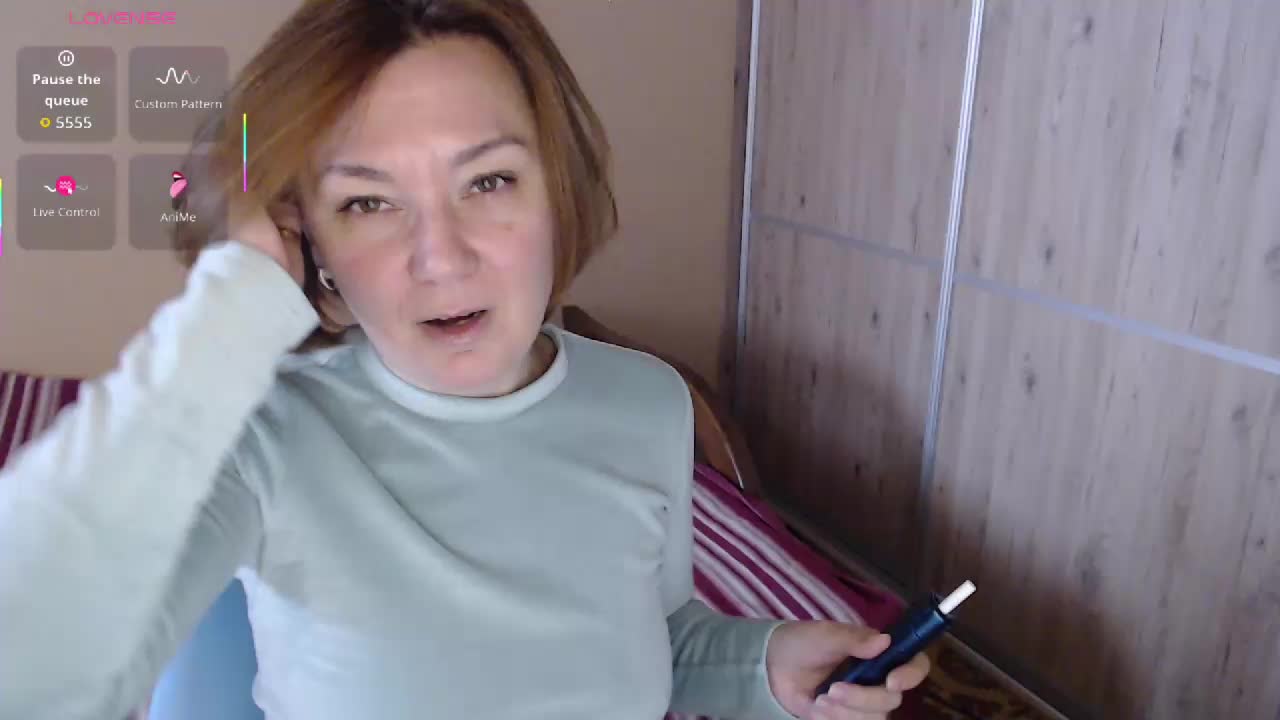 Julia99 Cam Model Chat October 15, 2025