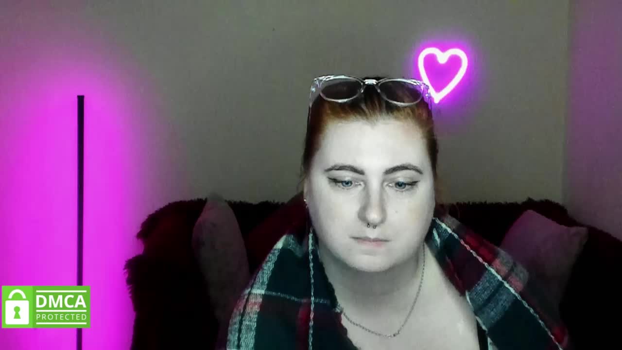 Aliciaredluv_2025-10-15_18-44-06_820 Cam Model Chat October 15, 2025