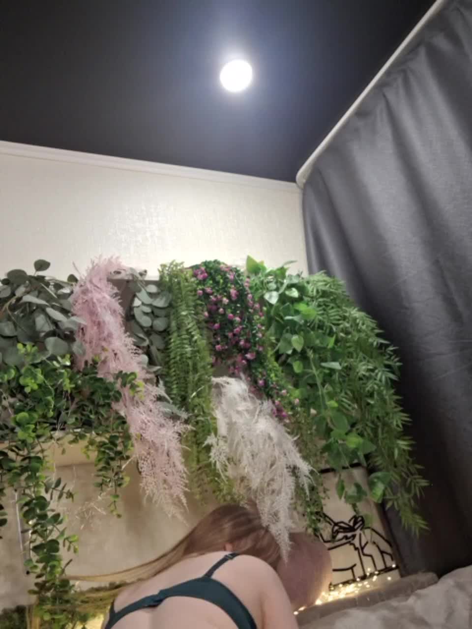 -scyrim- Cam Model Chat October 15, 2025