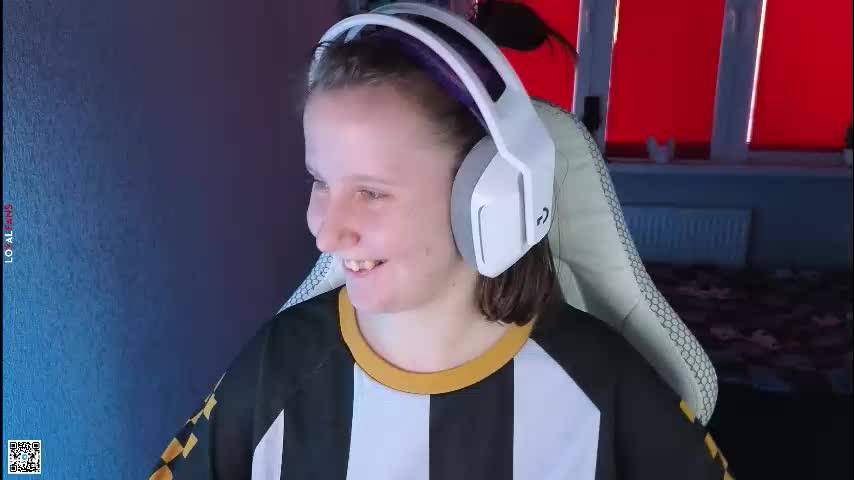 moon_avengers Cam Model Chat October 15, 2025