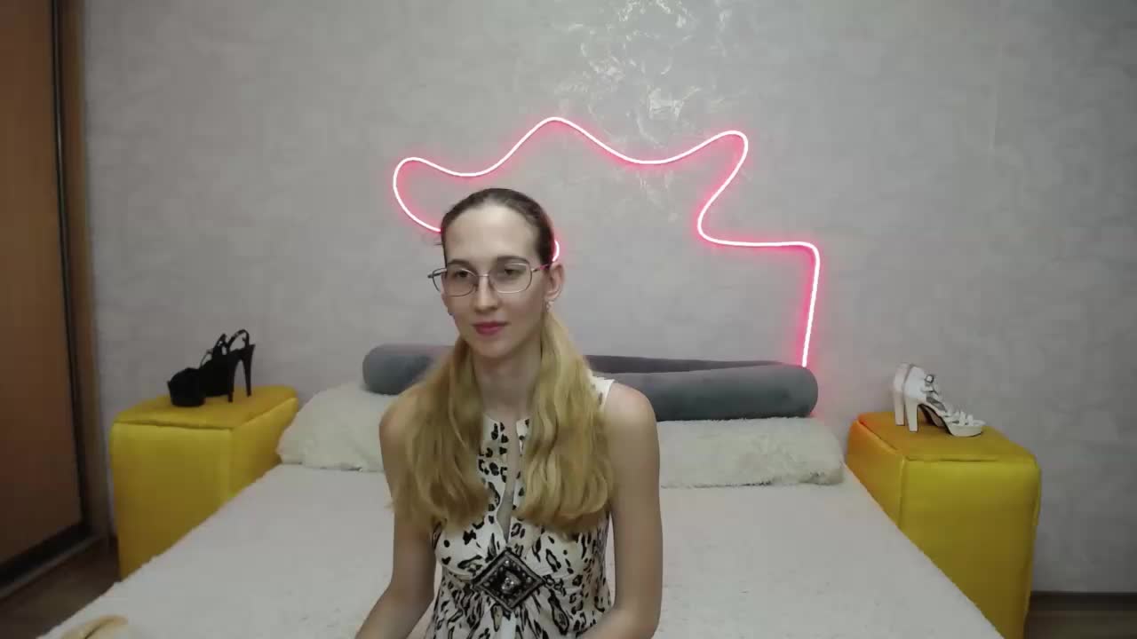 LizzieBrait Cam Model Chat October 15, 2025