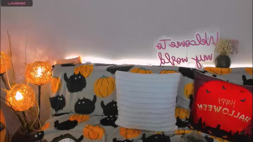 lucia_lucky Cam Model Chat October 16, 2025