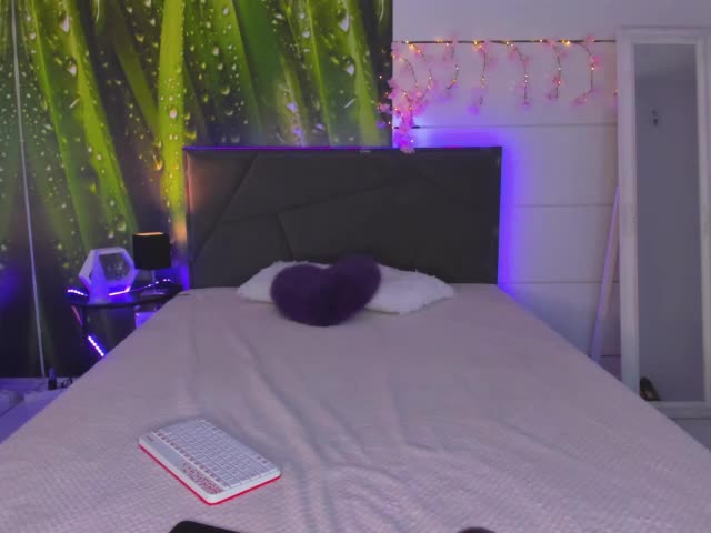 HollyTaillor Cam Model Chat October 16, 2025