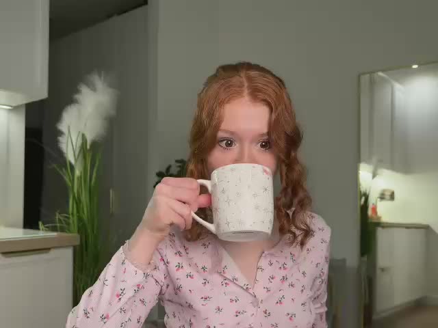 -milka- Cam Model Chat October 16, 2025