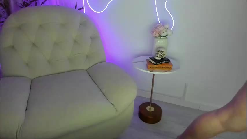 alicelevine Cam Model Chat October 16, 2025