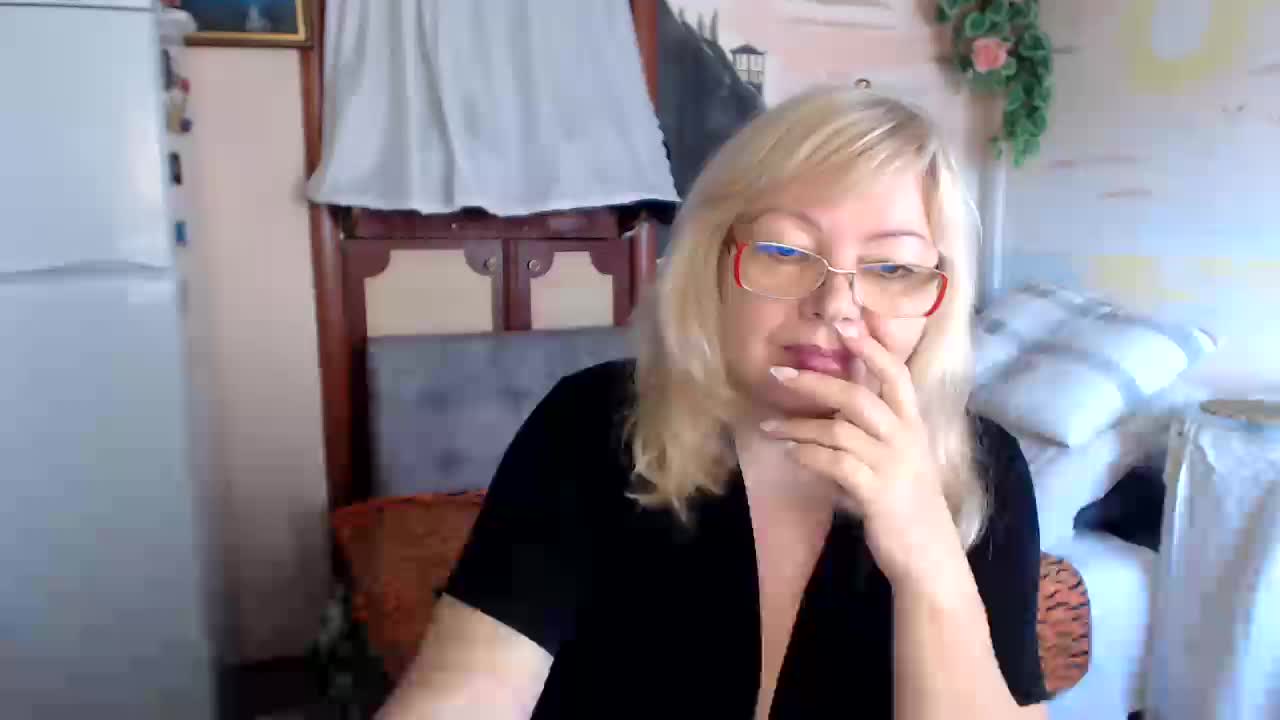 EvelynLoveShy Cam Model Chat October 16, 2025