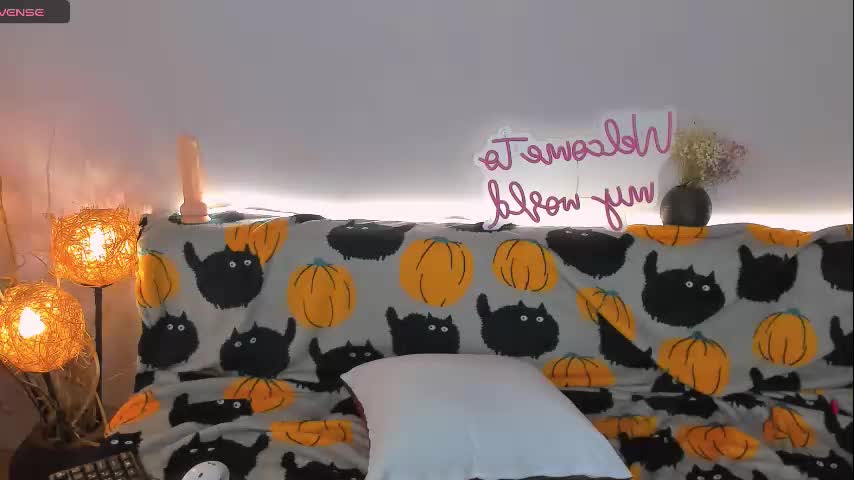 lucia_lucky Cam Model Chat October 16, 2025