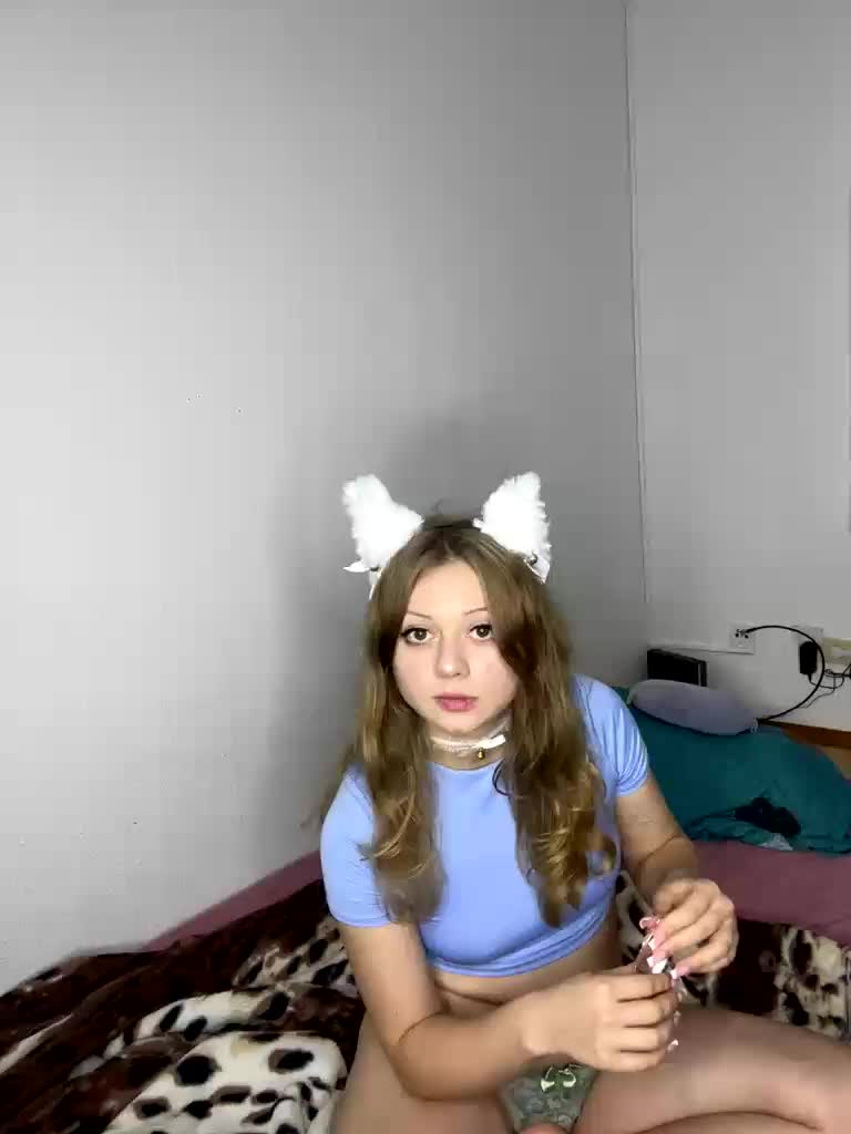 VixyVee Cam Model Chat October 16, 2025