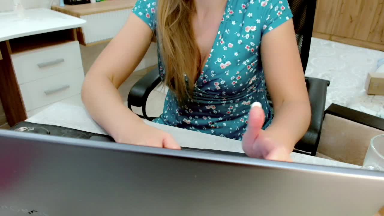 JuicyGloss Cam Model Chat October 16, 2025