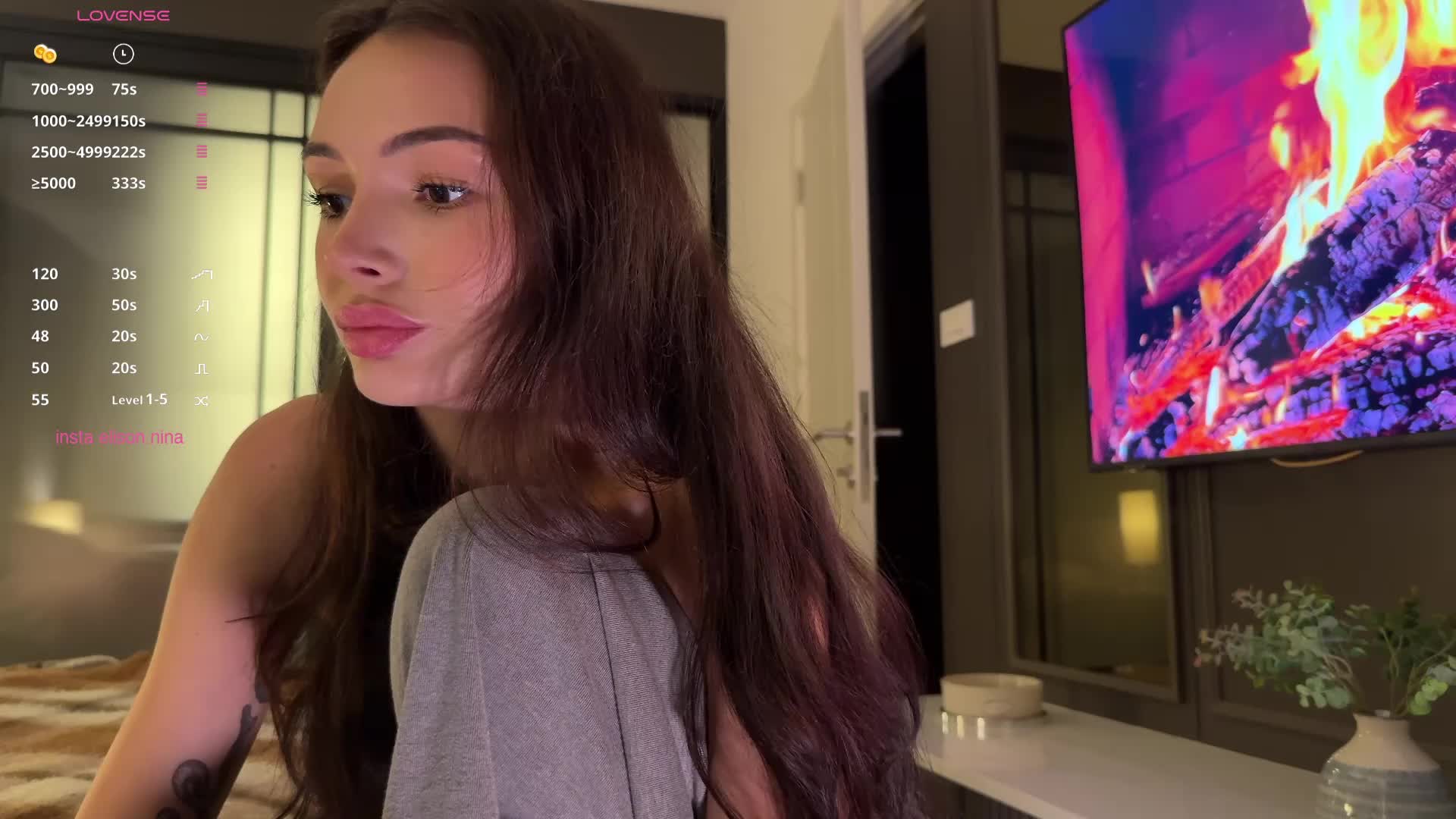 elisonni Cam Model Chat October 17, 2025