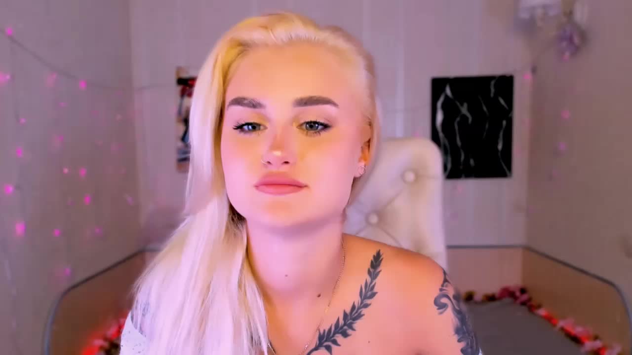 Ravenaaaa Cam Model Chat October 17, 2025