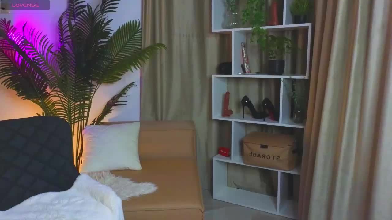 Lina-hill Cam Model Chat October 17, 2025