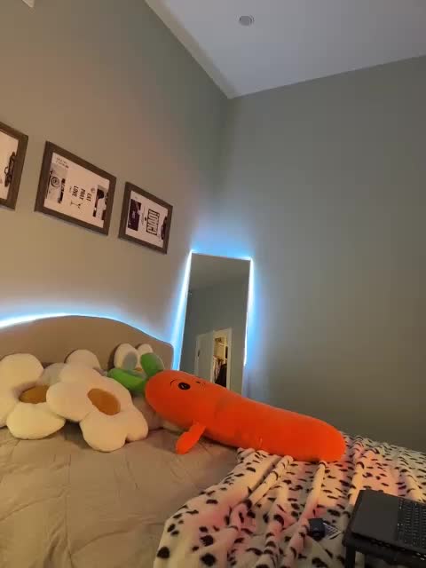 -Your-Michelle- Cam Model Chat October 17, 2025