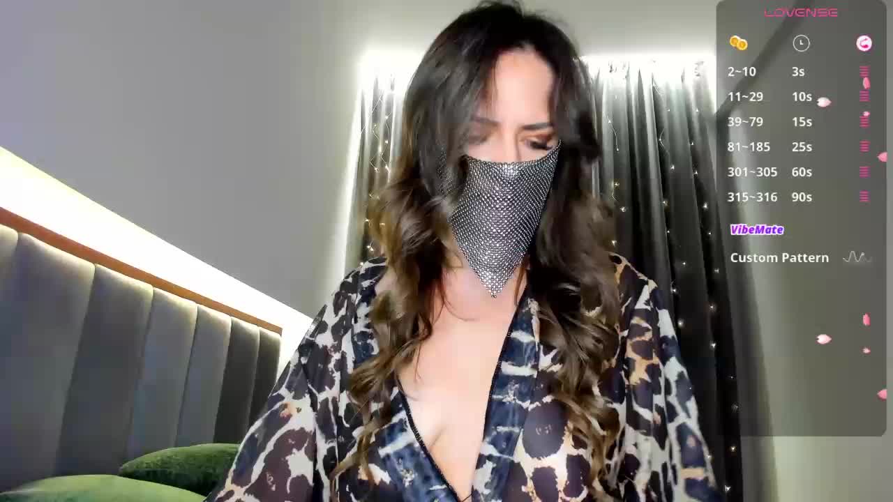 CharmAlina Cam Model Chat October 17, 2025