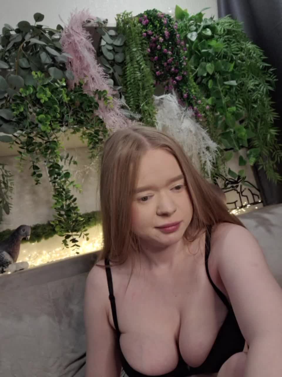 -scyrim- Cam Model Chat October 17, 2025