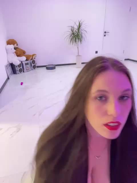 Potifays Cam Model Chat October 17, 2025