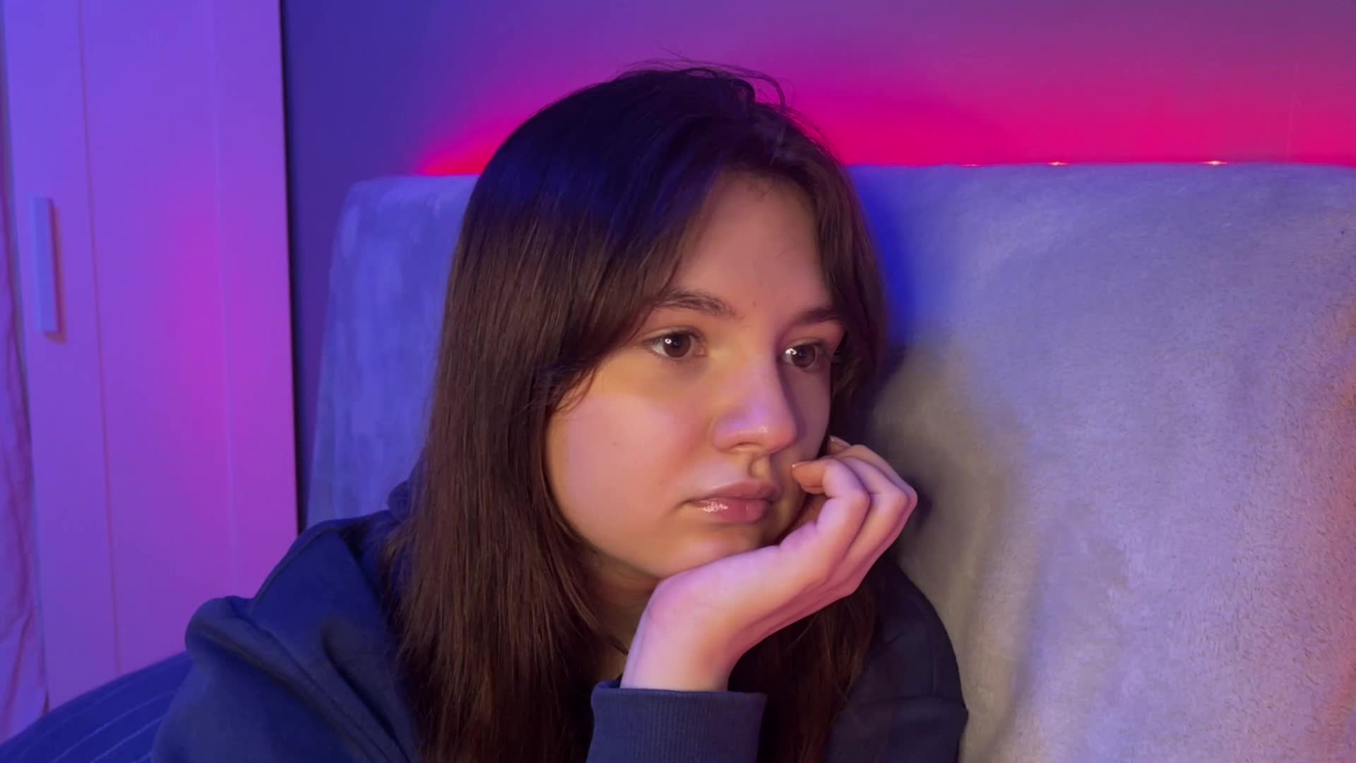 AlisaRichGold Cam Model Chat October 17, 2025