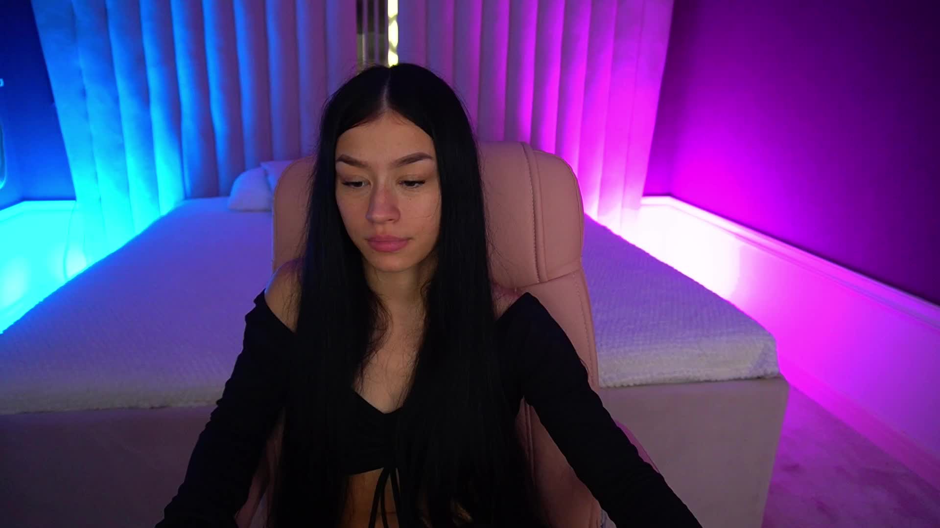 FataleNellie Cam Model Chat October 17, 2025