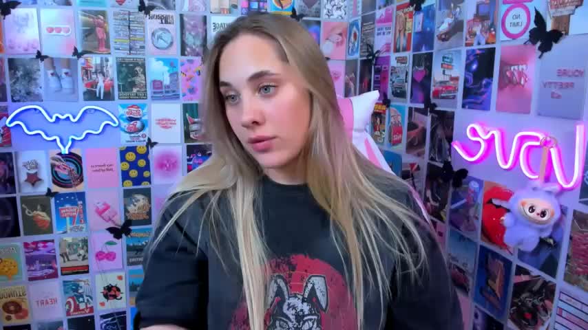 MiaMilas Cam Model Chat October 17, 2025