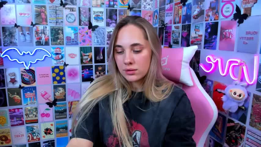 MiaMilas Cam Model Chat October 17, 2025