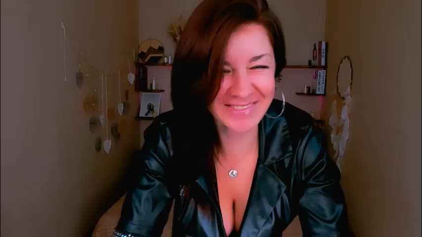 ana_mills Cam Model Chat October 17, 2025