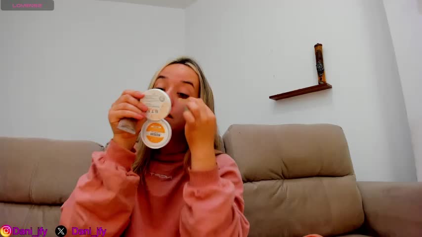 Dani_javi Cam Model Chat October 17, 2025