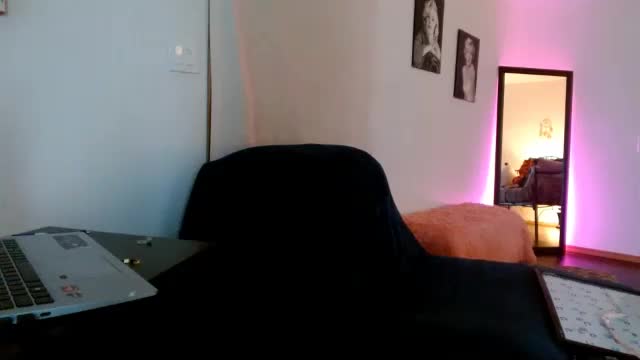 bombshellbaeby Cam Model Chat October 17, 2025