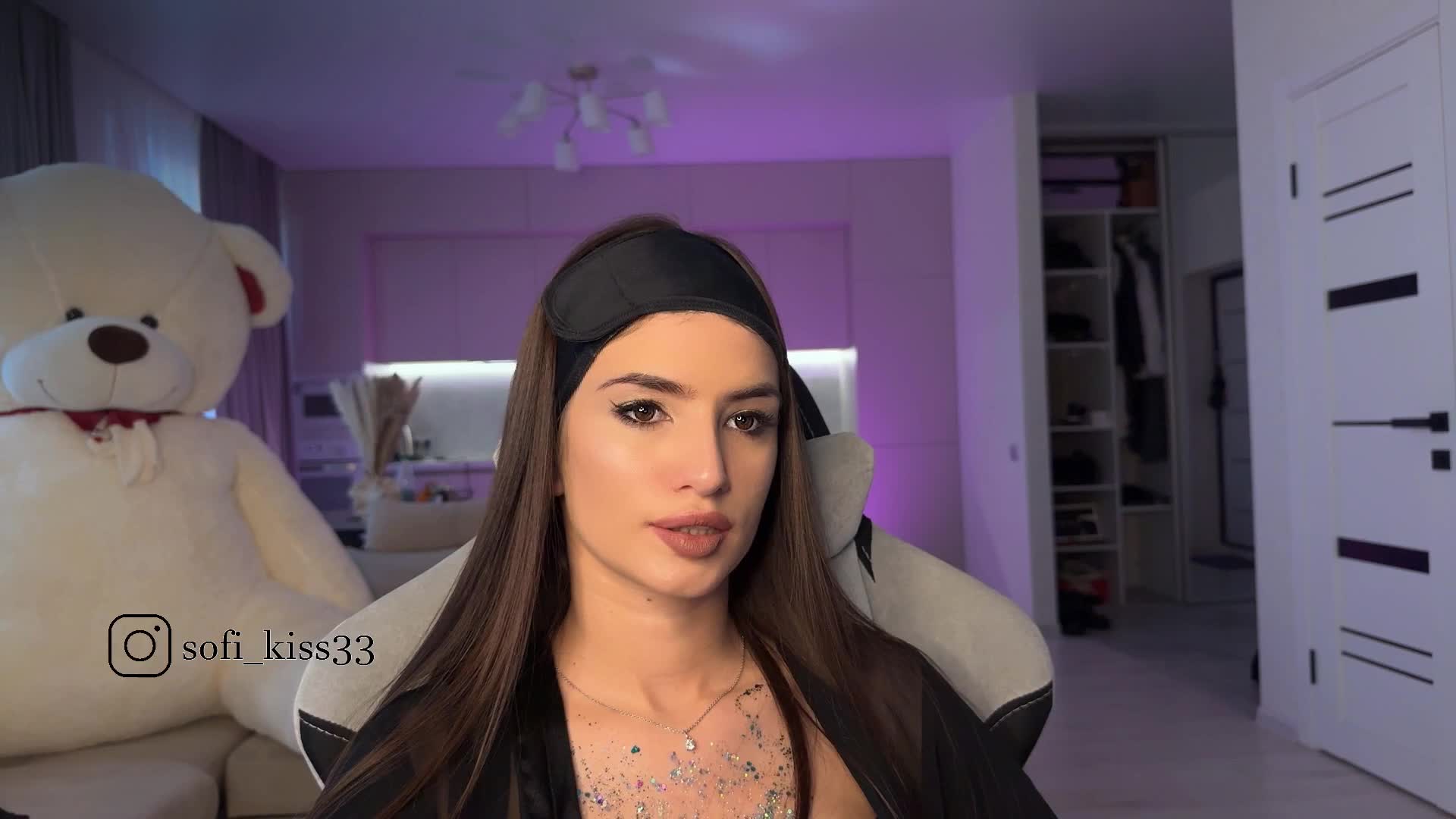 Sofi-Mi Cam Model Chat October 29, 2025