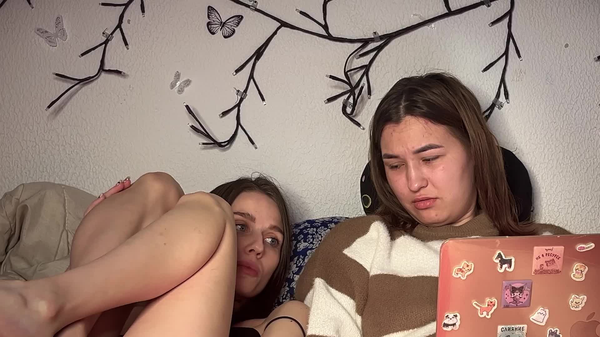 ZoyaVikki Cam Model Chat October 29, 2025