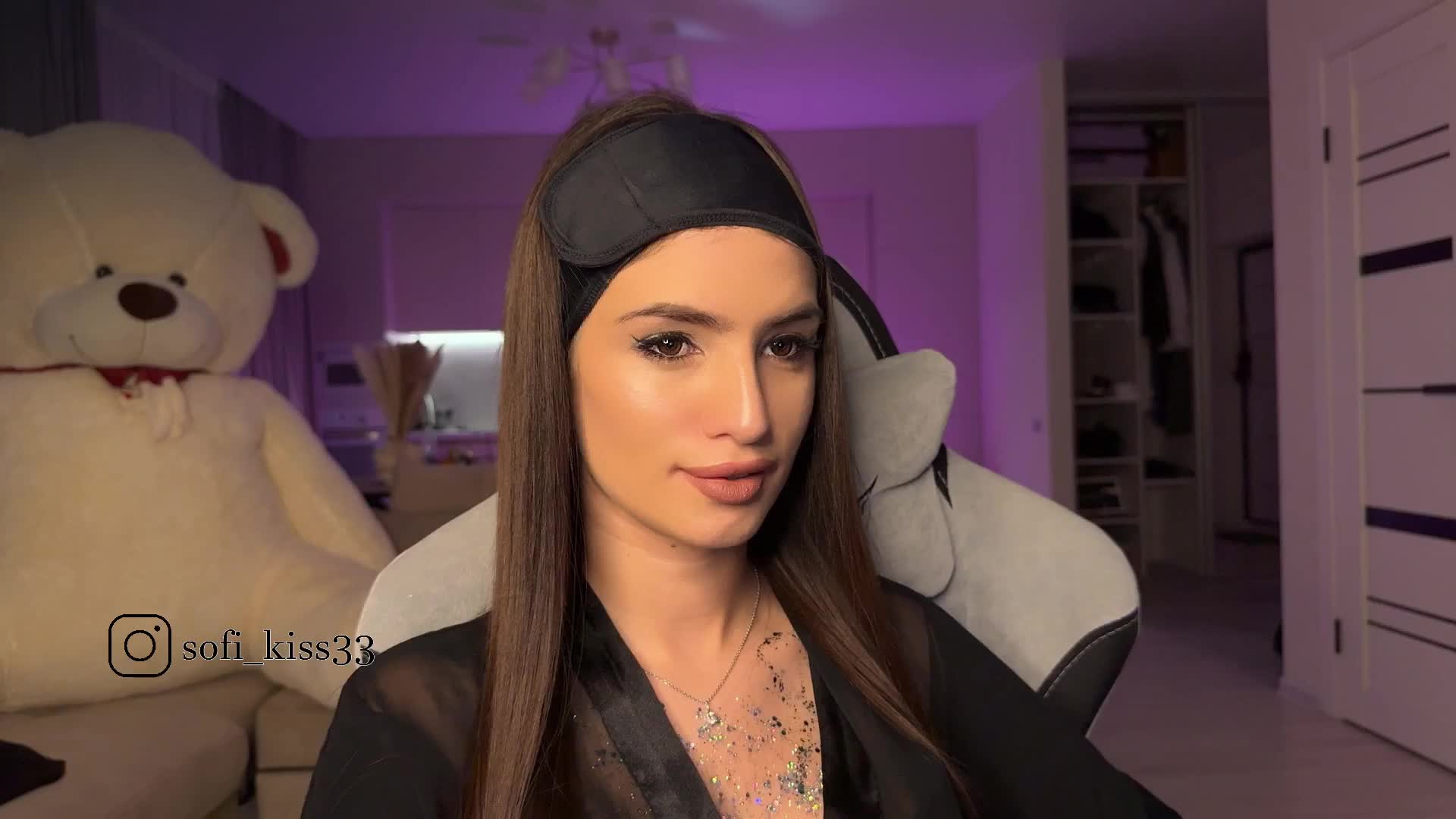 Sofi-Mi Cam Model Chat October 29, 2025