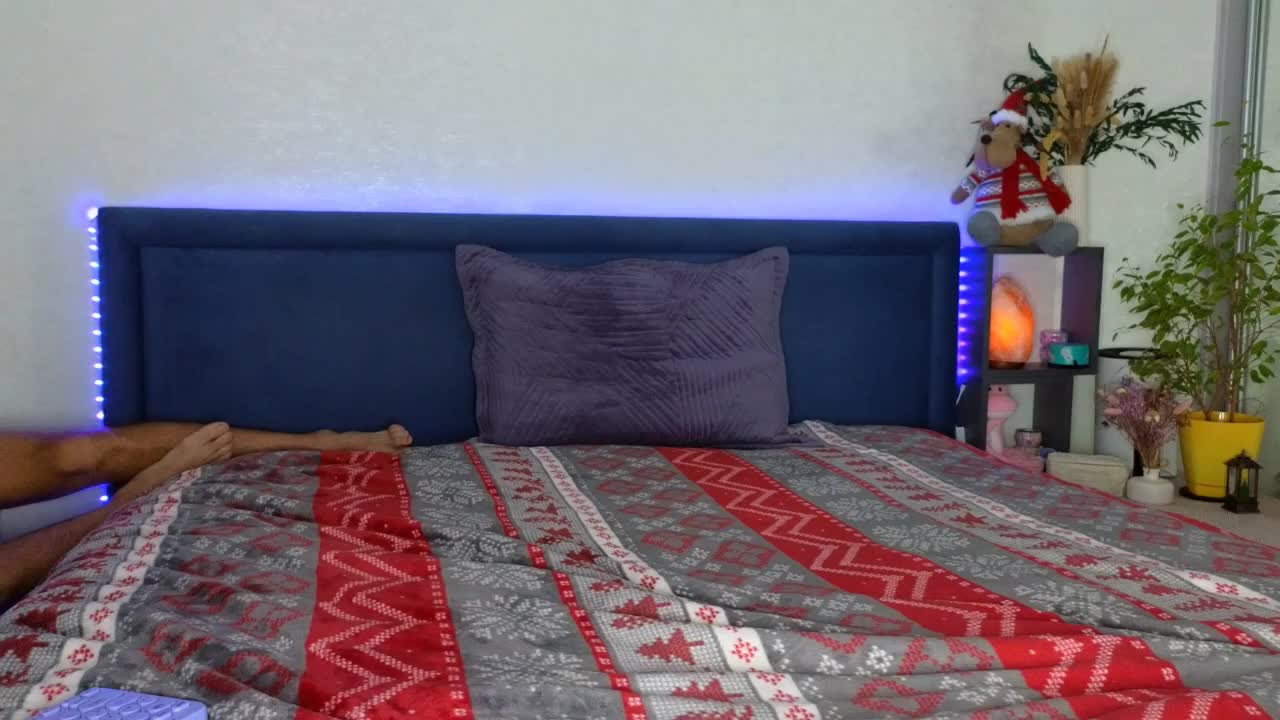 Couple_Twix Cam Model Chat October 29, 2025