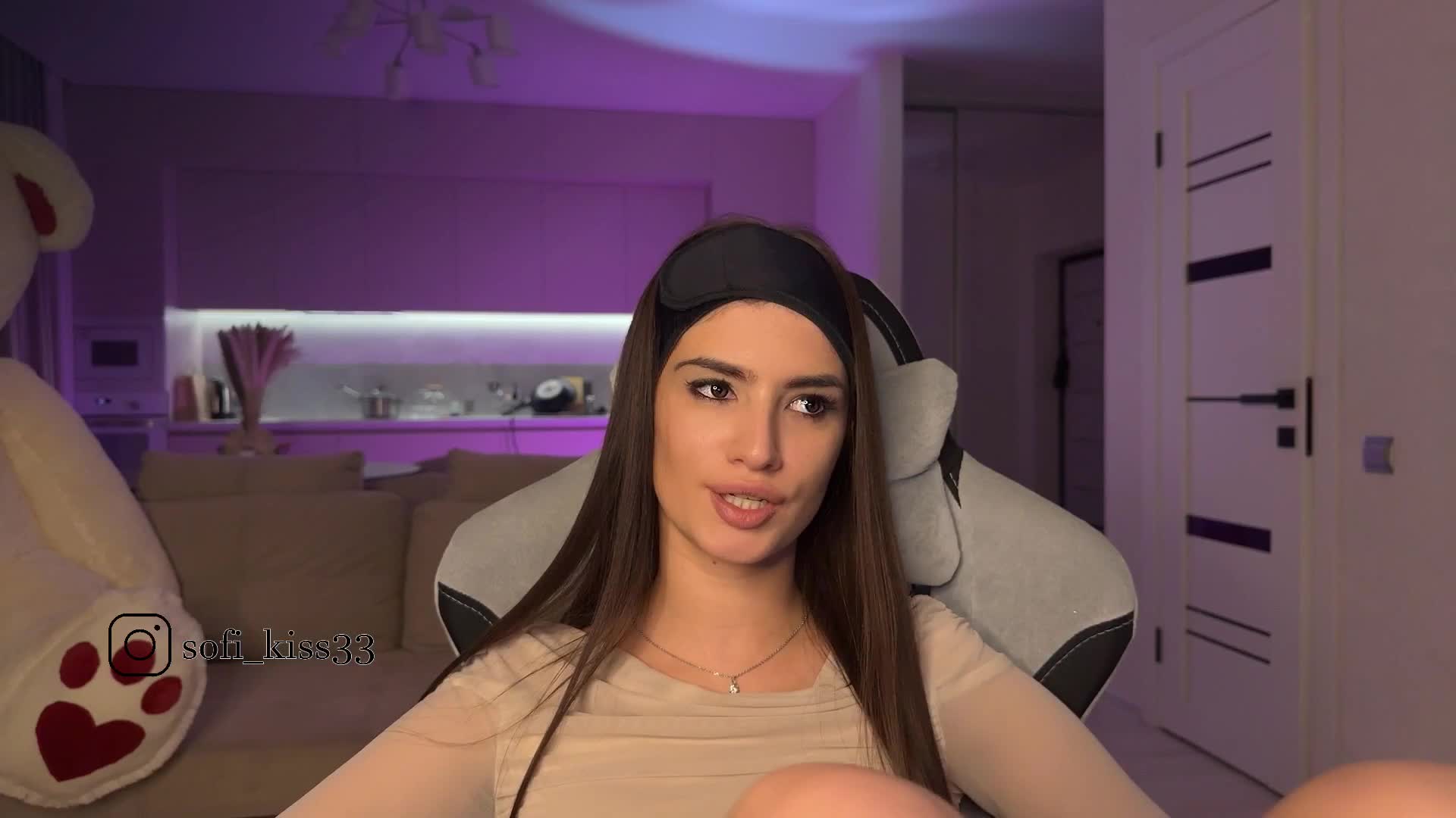 Sofi-Mi Cam Model Chat October 29, 2025