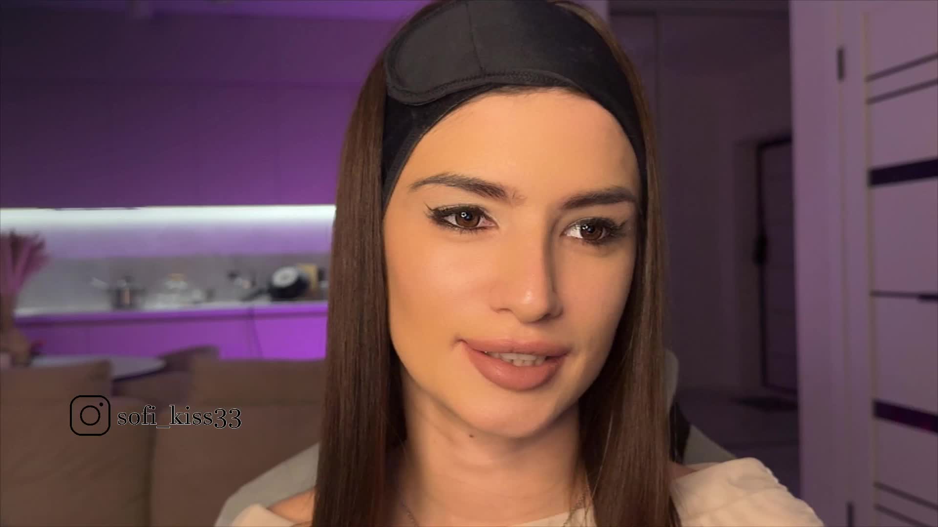 Sofi-Mi Cam Model Chat October 29, 2025