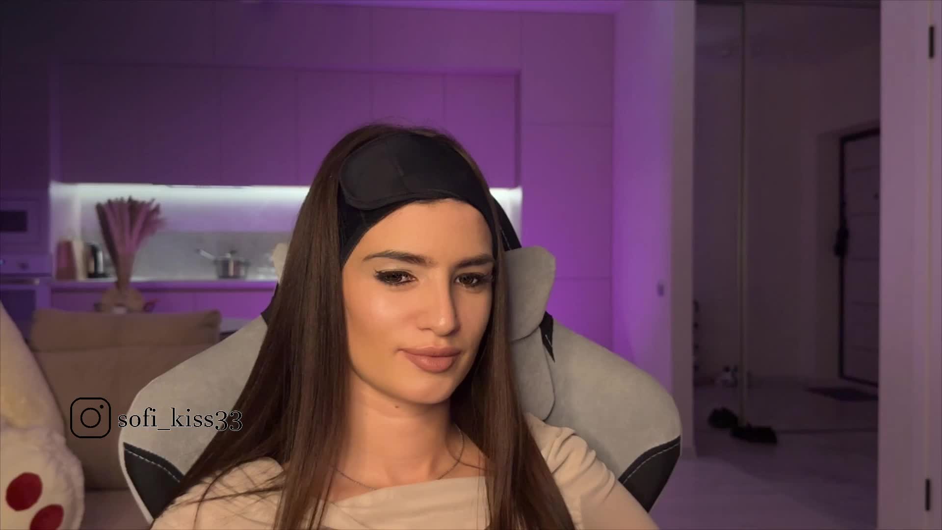 Sofi-Mi Cam Model Chat October 29, 2025