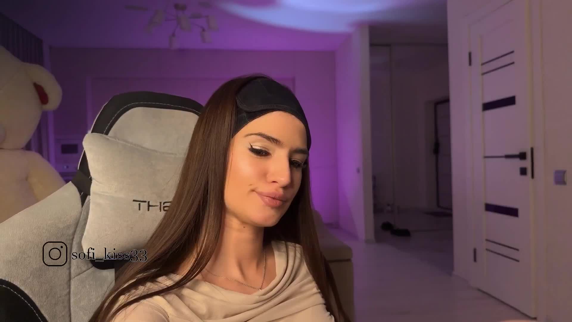 Sofi-Mi Cam Model Chat October 29, 2025