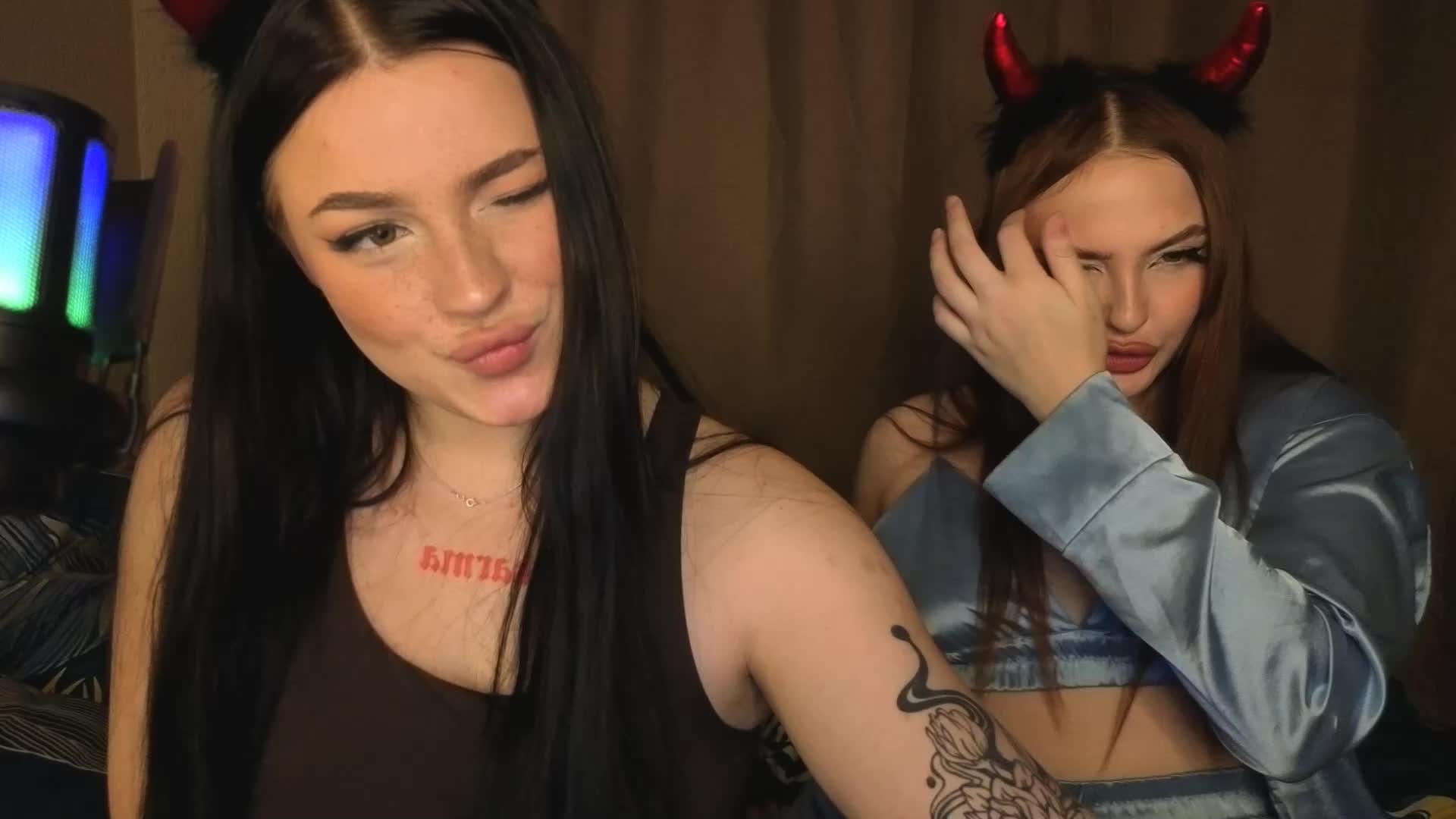 LisaAndDenis Cam Model Chat October 29, 2025