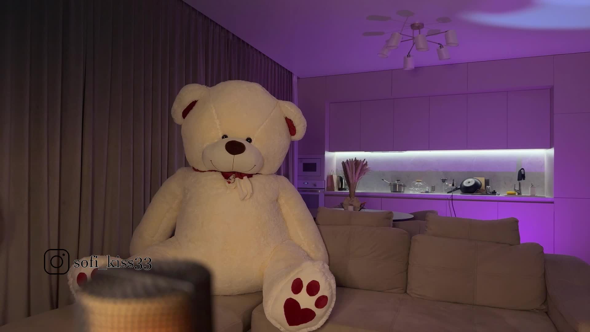 Sofi-Mi Cam Model Chat October 29, 2025