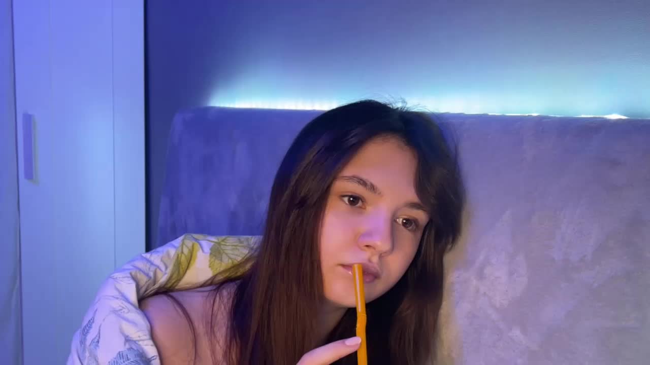 AlisaRichGold Cam Model Chat October 29, 2025