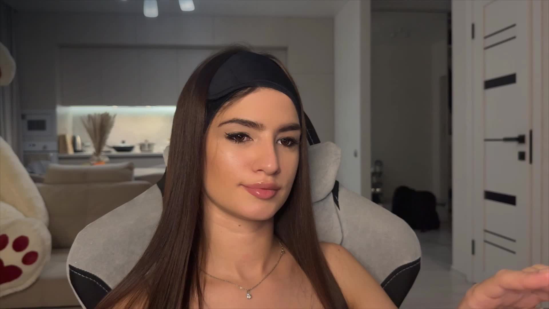 Sofi-Mi Cam Model Chat October 29, 2025