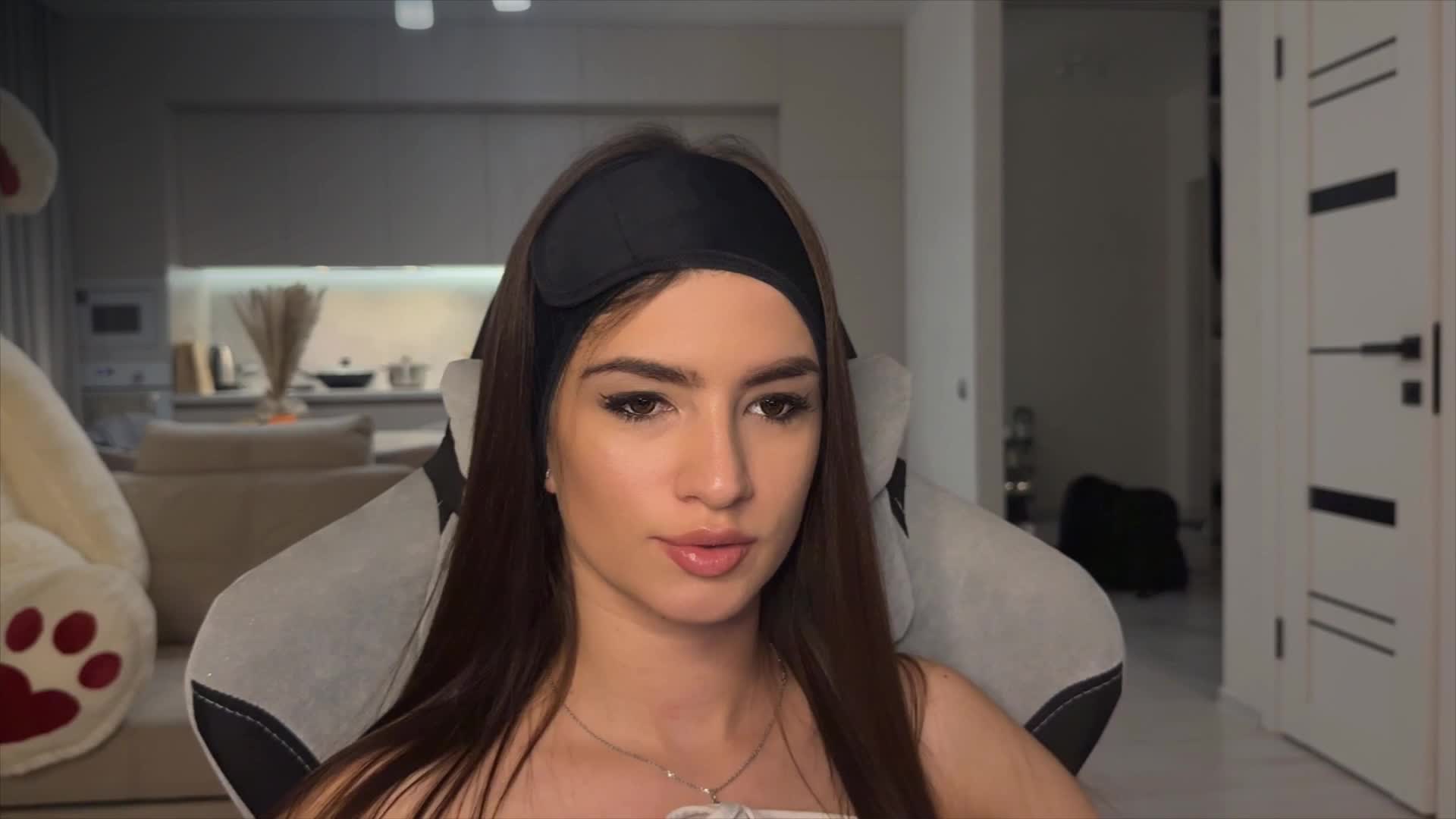 Sofi-Mi Cam Model Chat October 29, 2025