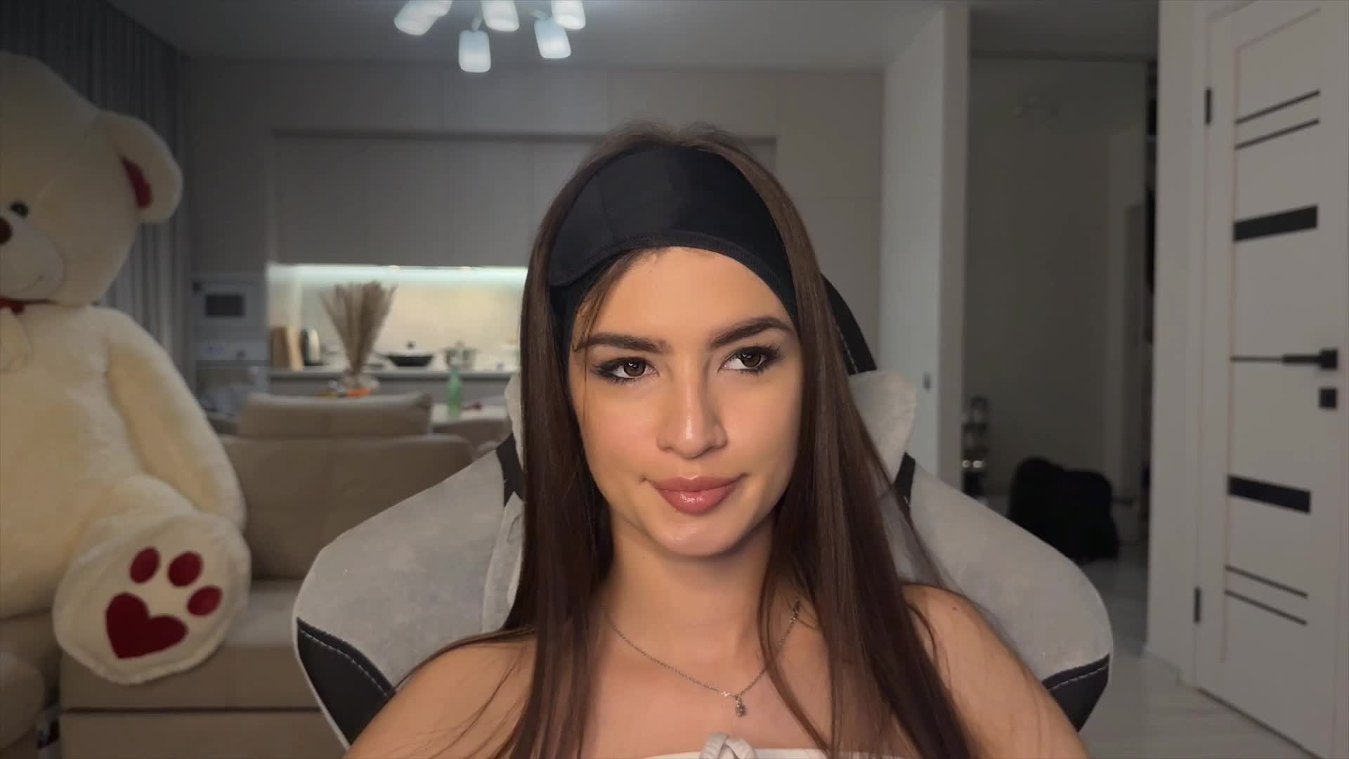 Sofi-Mi Cam Model Chat October 29, 2025